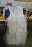Vintage wedding dress w/veil