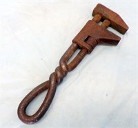 VINTAGE CAST IRON PIPE WRENCH