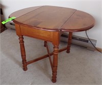 TELL CITY MAPLE DOUBLE DROP LEAF OCCASIONAL TABLE