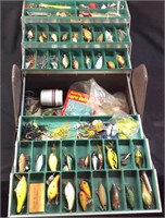 KENNEDY TACKLE BOX FULL OF LURES & TACKLE