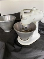 Vtg KitchenAid Mixer Mod. C-3 Works