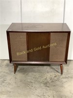 Vintage Cabinet Record player w/ AM radio