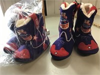 2 pair boot slippers. Adult med size 6/7