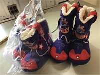 2 pair kids boot slippers size small fits 12/13