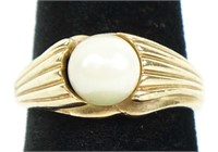 10k Gold Ring w/ Pearl