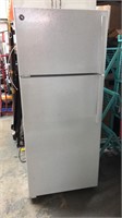 White GE Refrigerator W3A