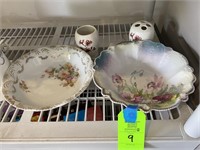 2 Vintage Flowered Bowls w/toothbrush holder & cup