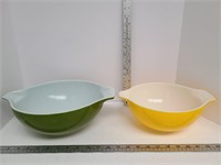 Large & Medium Pyrex Bowls