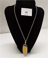 NECKLACE - SILVER CHAIN WITH AMBER PENDANT