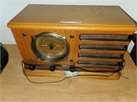 Vintage Looking Radio / Cassette Player -