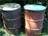 2 barrels with wood lids