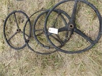 TRACTOR STEERING WHEELS