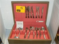 SILVERPLATE FLATWARE SET IN BOX