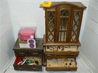JEWELRY BOXES AND CONTENTS, NEW TRAVEL JEWELRY