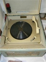 RCA VICTOR DELUXE 3 PORTABLE RECORD PLAYER
