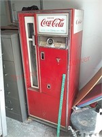Vintage cavalier coca-cola pop machine