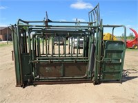 Big Valley Cattle Sqeeze Chute w/Rear Cage