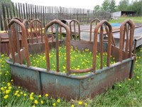 Tombstone Bale Feeder