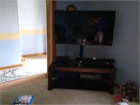 Entertainment Lot. Sceptre 50 in. television w/