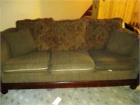 Couch and love seat set. Color: Brown. Includes