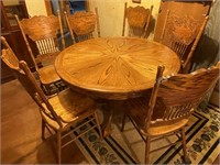 Oak Pedestal Table w/6 matching chairs