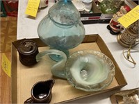 Flat of art glass, chicken creamer, sugar bowl