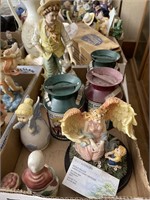 4 Flats Angels, vase, assorted figurines