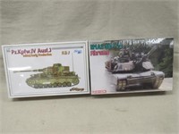 (2) DRAGON 1/35 SCALE PLASTIC MODEL TANKS: