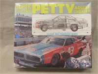 MPC SUPER 1/16 SCALE R. PETTY NASCAR CHARGER: