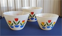1940s FIRE KING Tulip Nested Mixing Bowl Set