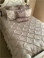 Bet set - comforter and 6 pillows (full size)
