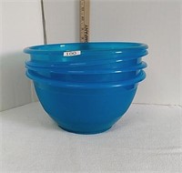 4 Large Plastic Bowls