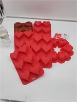 6 SILICONE CAKE MOLDS