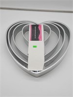 NEW 4PC HEART ALUMINUM PAN SET