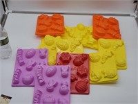 12PC PLASTIC JELLO MOLDS