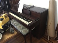 BEAUTIFUL MAHOGANY PIANO WITH QUEEN ANNES FOOTED B