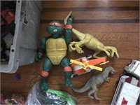 COLLECTION OF TOYS AND ACTION FIGURES