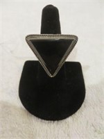 STERLING SILVER AND ONYX RING SZ 7.5