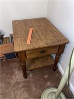 Wood single drawer end table. 20.5 x 19.5 x 25.5