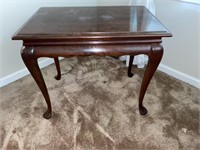 Nice wood tea table with 2 slide out trays. 25 x