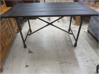 INDUSTRIAL STYLE TABLE WITH METAL BASE AND