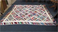 COLORFUL DIAMOND PATTERN QUILT