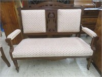 ANTIQUE VICTORIAN SETTEE ON CASTERS