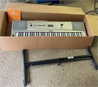 Yamaha keyboard with stand, headphones and course