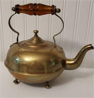 Brass to kettle with Amber glass handle