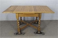 Wood Table W/ Pull Out Leaves