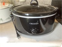 Crockpot with lid. Good condition