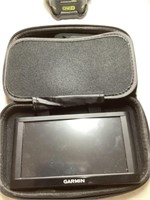 GARMIN GPS with case and cord for vehicle