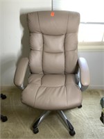 Like new office chair