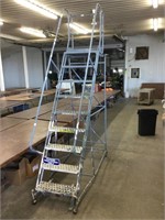 Mobile rolling stairs